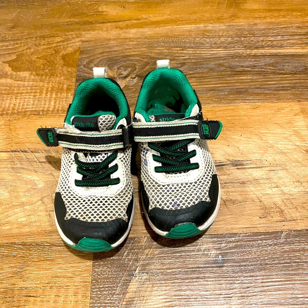 Stride rite light up sneakers, toddler size 7